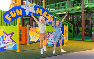 Children playing at the Bananas in Pyjamas Fun Maze in Dreamworld.