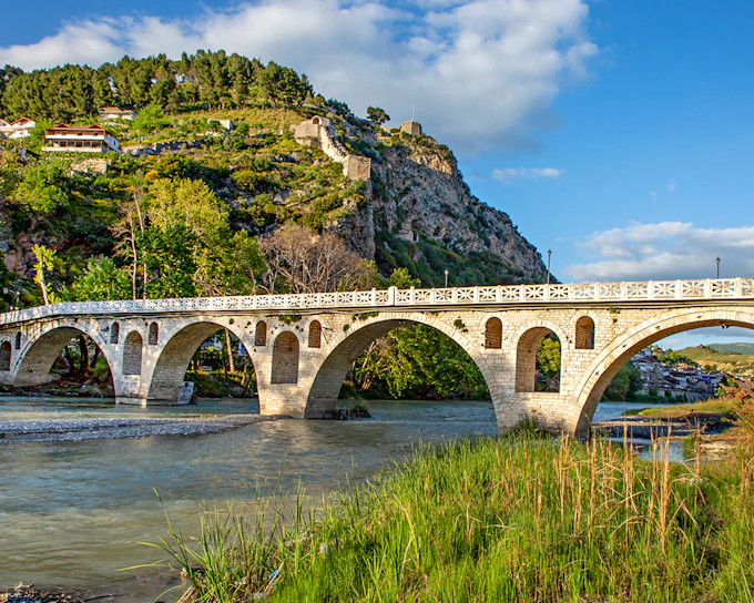 From Tirana: Berat UNESCO Heritage & Belshi Lake Day Trip
