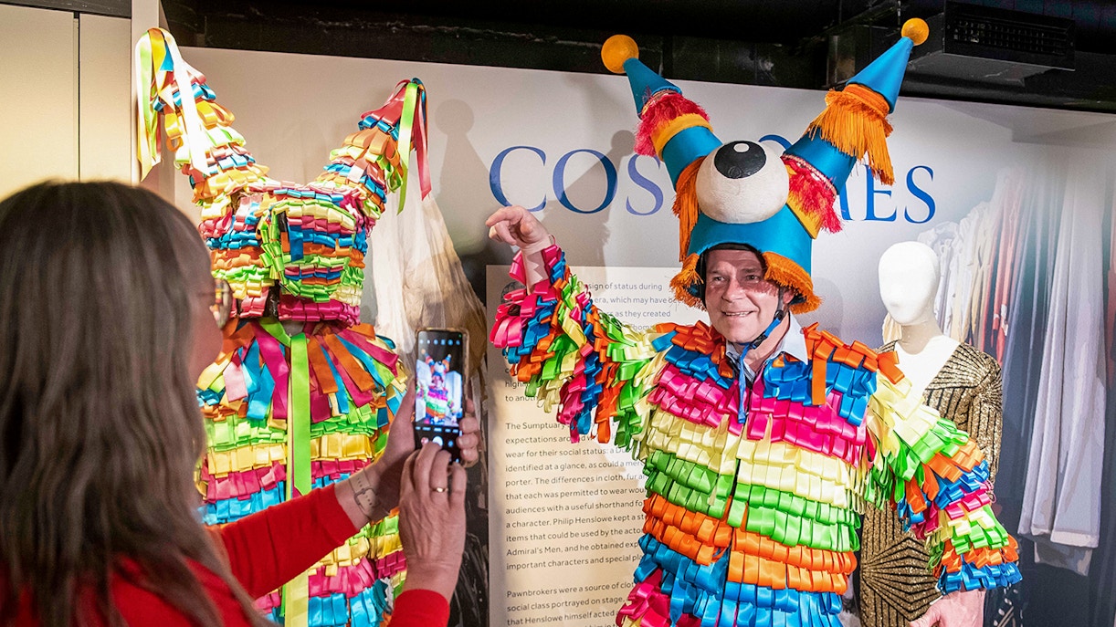 generic photo of family events in shakespeare's globe (eg. workshops)