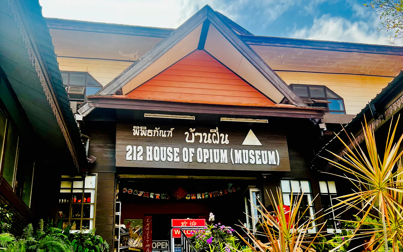 Chiang Rai Guided Tour: White Temple, Blue Temple & Black House Museum with Lunch & All Admissions Included Image 10