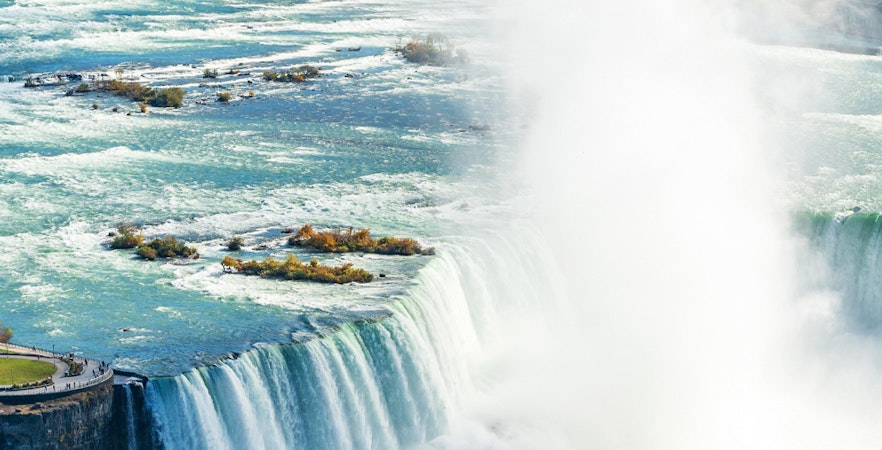 Viagem por trás das cataratas