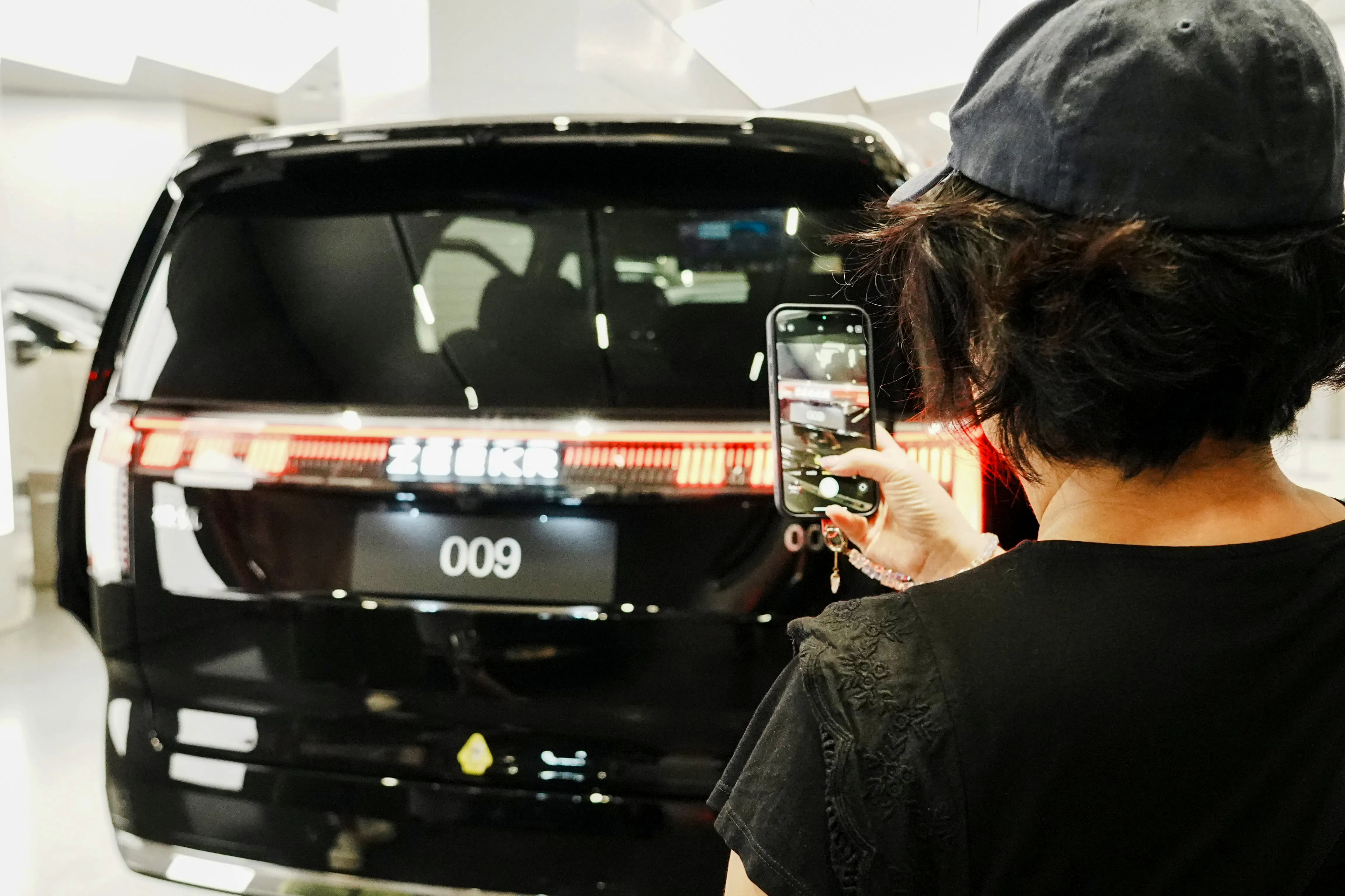 Shanghai Tech Guided Tour with Driverless Car Ride and Shanghai Tower Observation Deck Admission Image 4