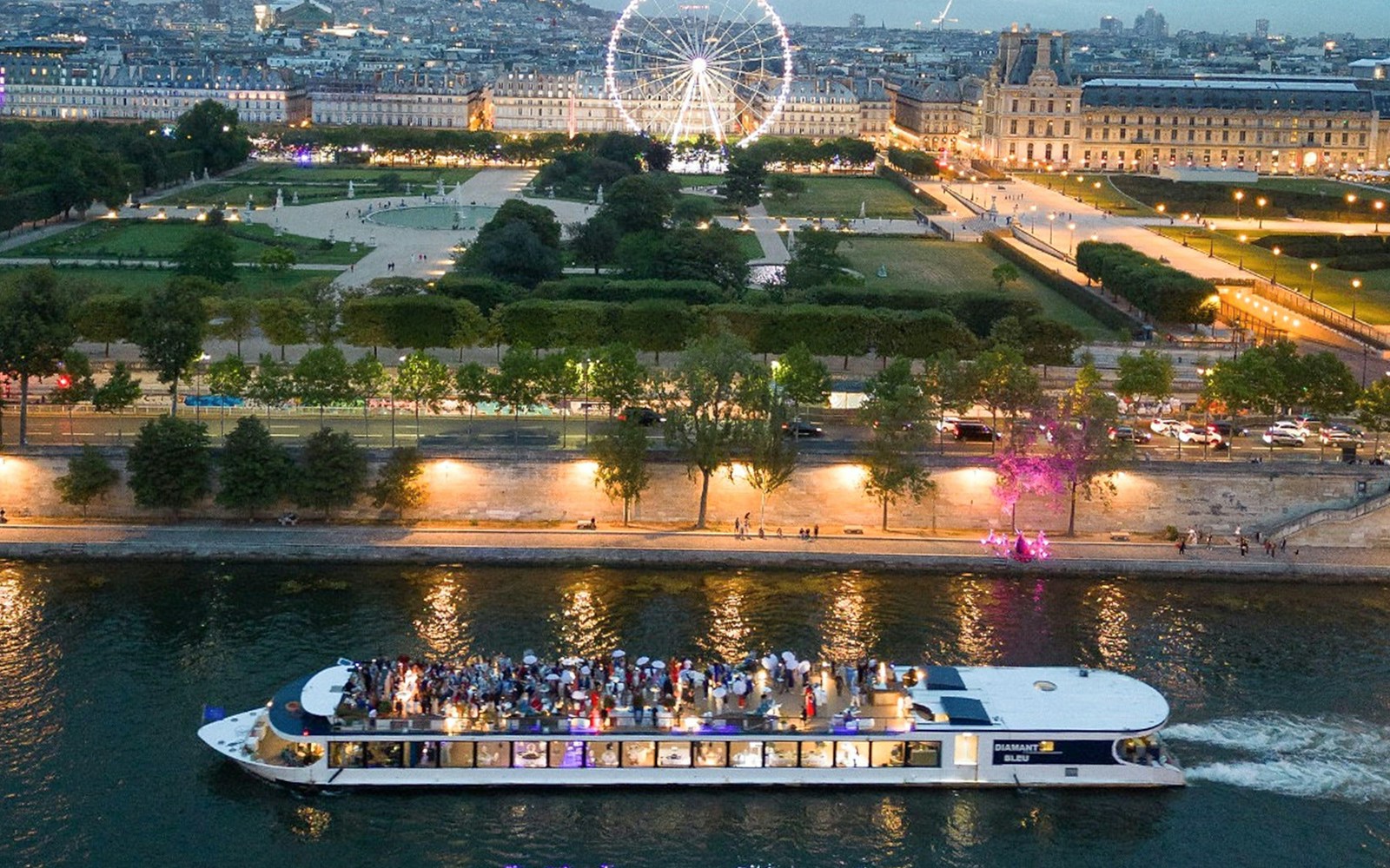 Seine River dinner cruise on Le Diamant Bleu with French premium menu, Paris.