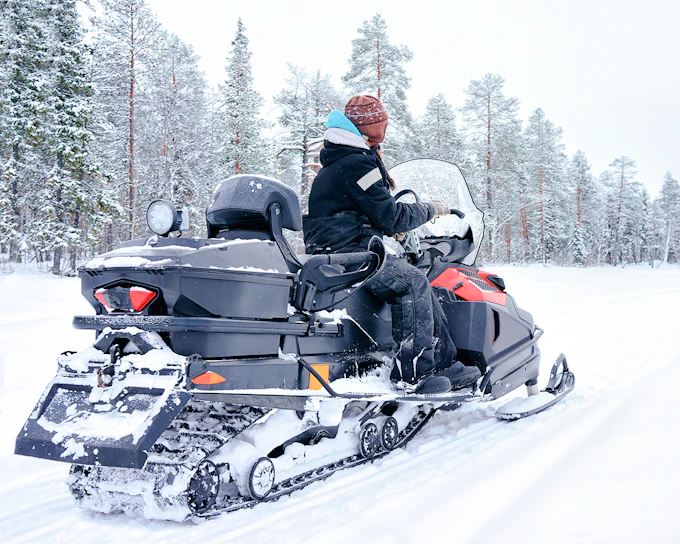 Rovaniemi: Snowmobile and Ice Fishing Experience