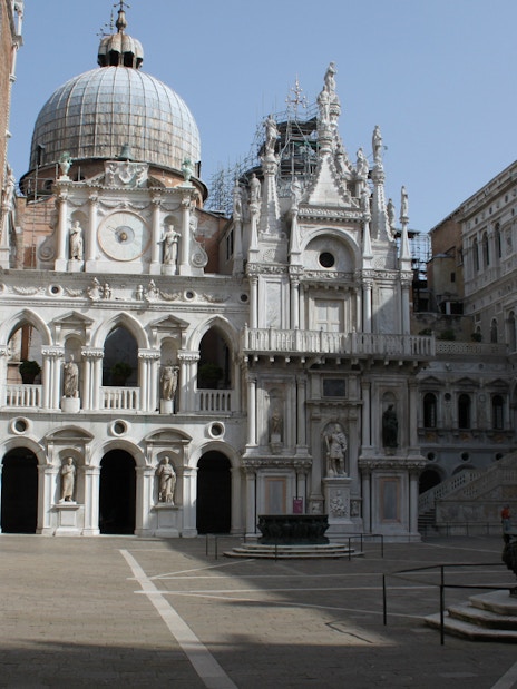 Doge's Palace courtyard in Venice, showcasing Renaissance architecture, included in Full Venice City Pass.