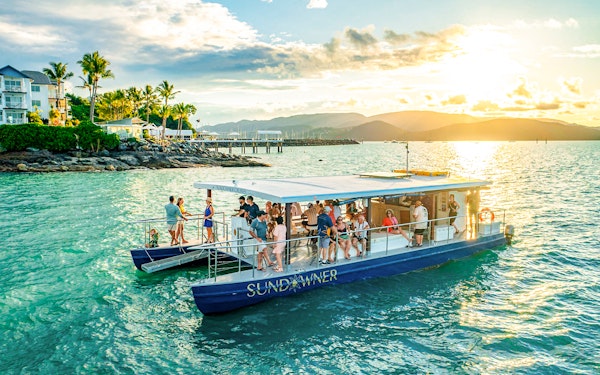 From Airlie Beach: Sundowner Whitsunday Cruise with Sparkling Wine