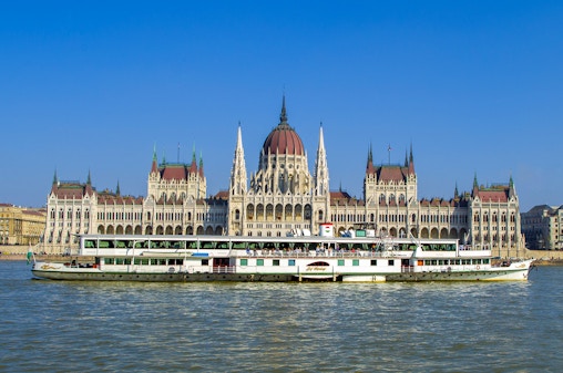 Middagskryssning i Budapest: Middag kryssning med Live Musikaler & Folklore Show