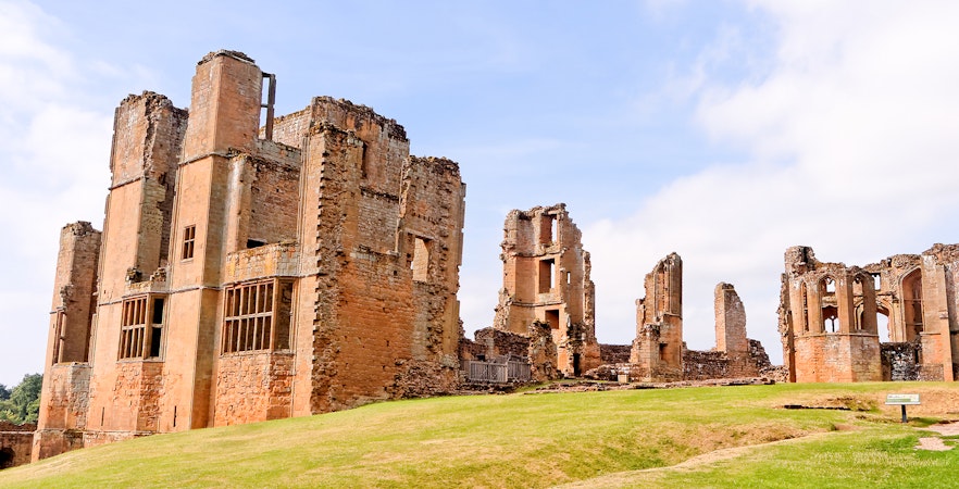 Kenilworth Castle ruins with Elizabethan Garden in Warwickshire, England, showcasing historical architecture.