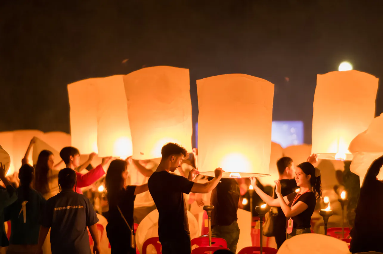 Participants releasing lanterns at Yee Peng Festival, Lanna Thutanka Maejo, Chiang Mai.