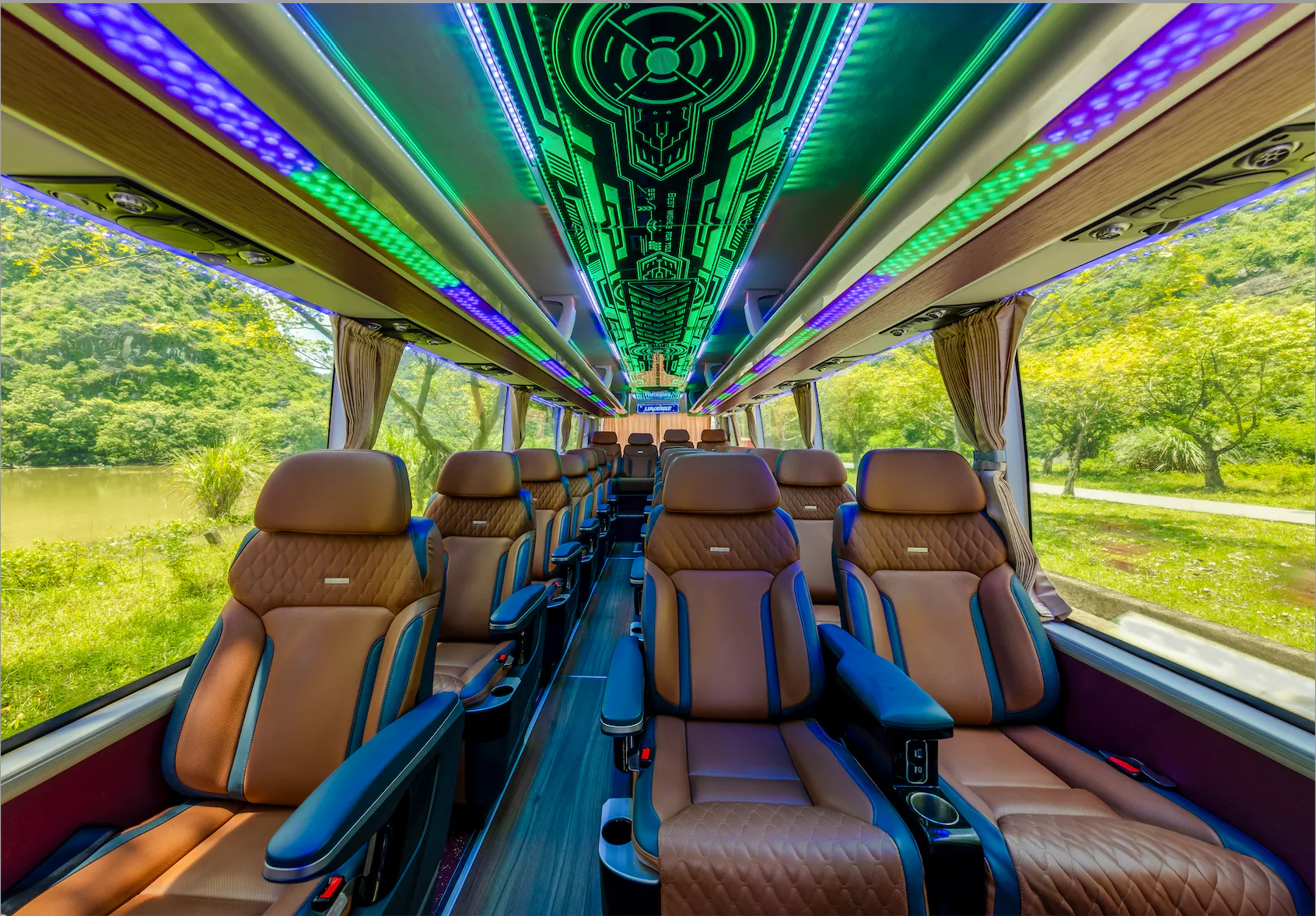 Noi Bai Airport Arrival Meet & Greet and Immigration Fast-Track with Private Transfer to Hanoi City Center Image 3