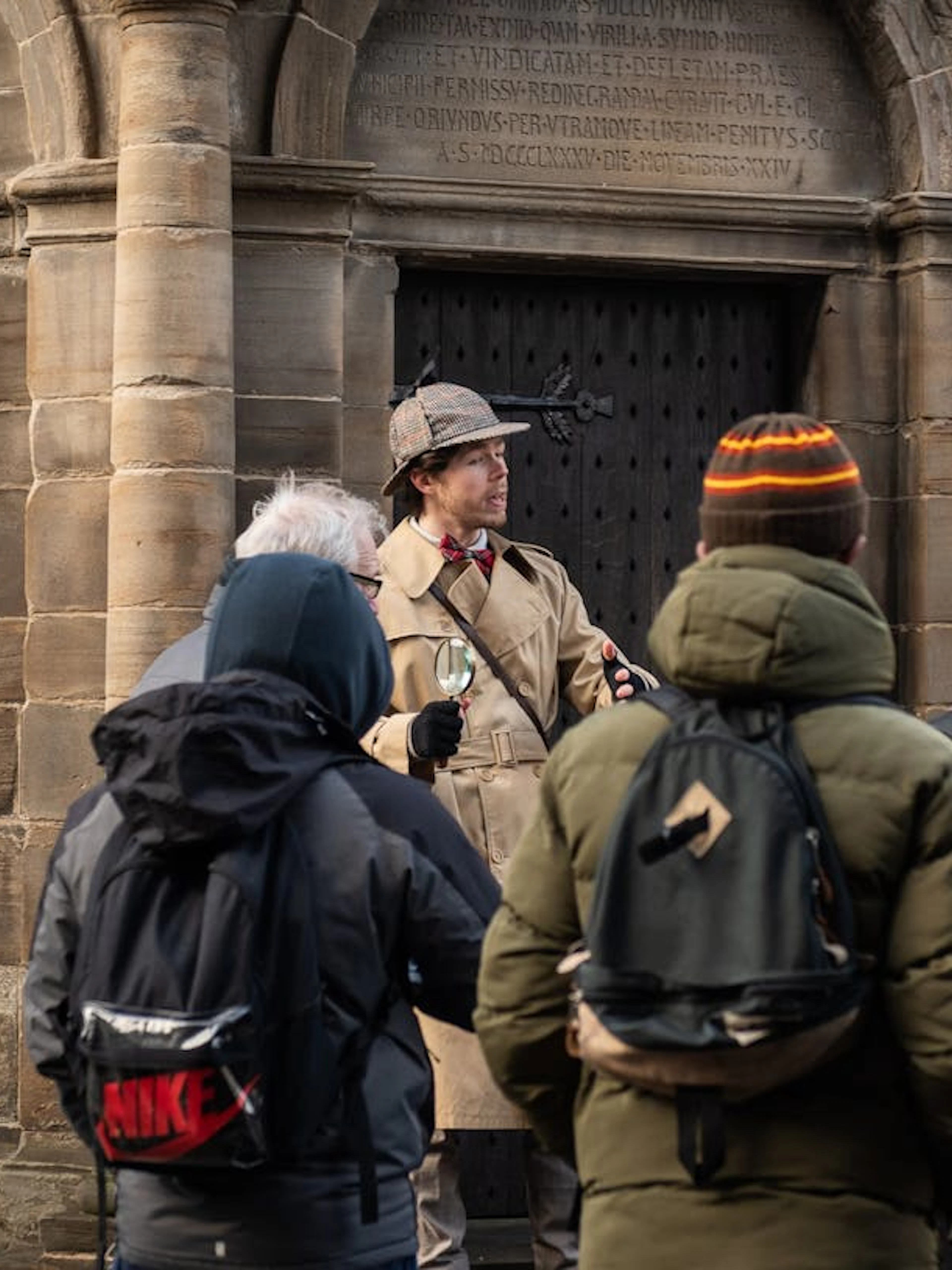 edinburgh old town walking tour with whisky and local tastings-1