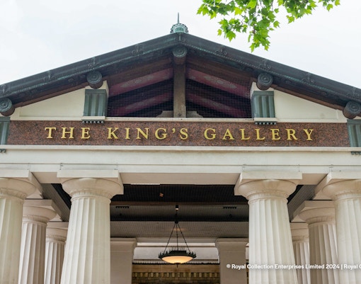 Entrance to The King's Gallery at Buckingham Palace with columns and signage.