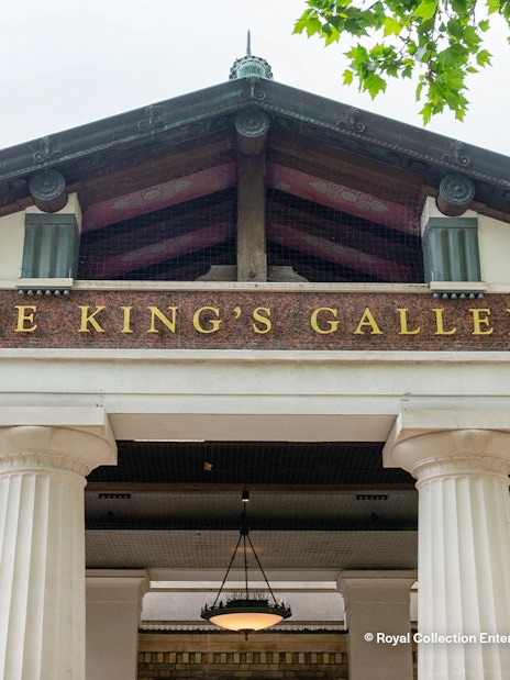 Entrance to The King's Gallery at Buckingham Palace with columns and signage.