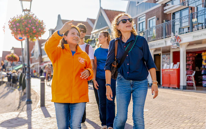 Guests exploring Volendam during the Zaanse Schans Tour.