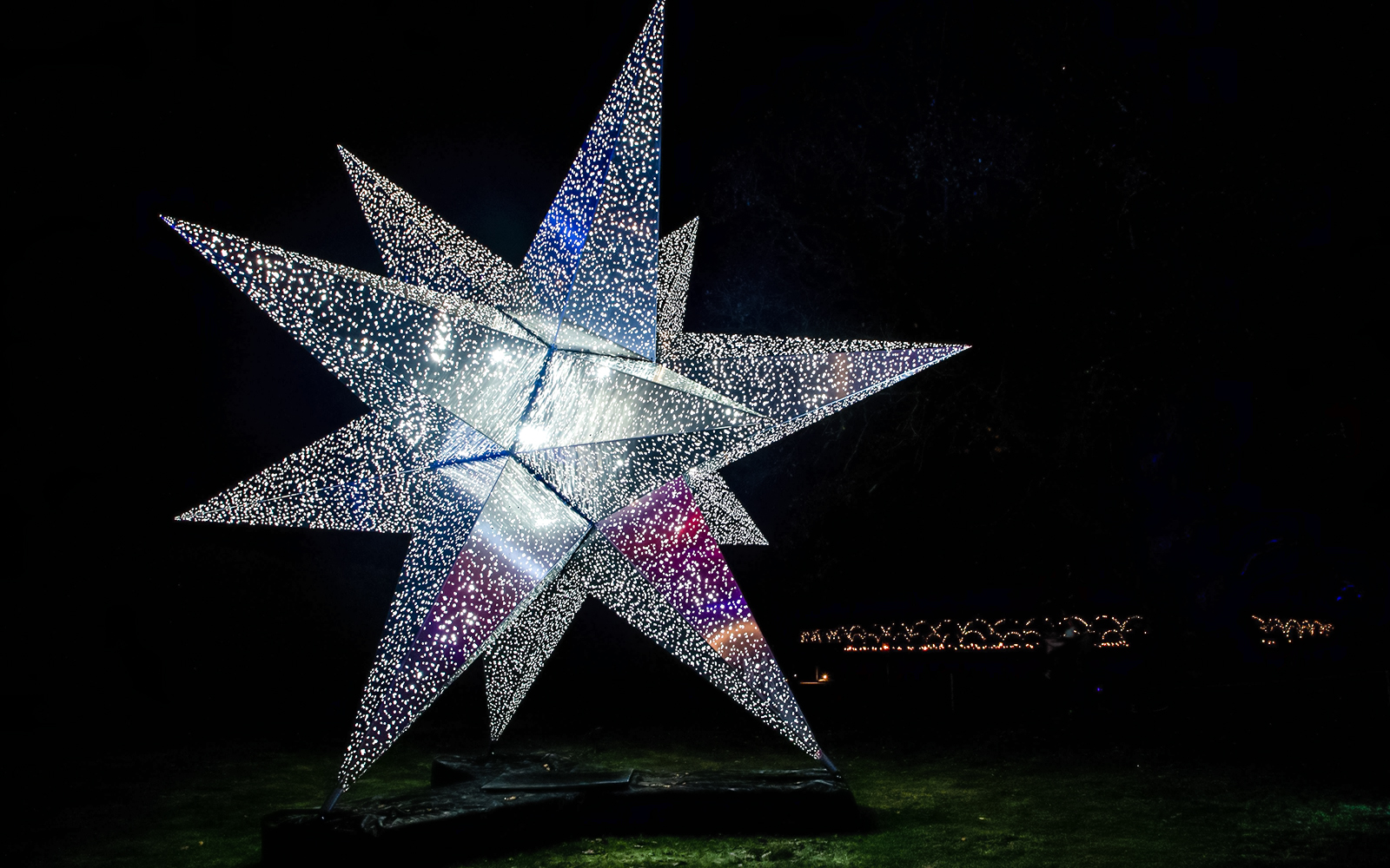 Illuminated star sculpture at Blenheim Palace during Christmas.