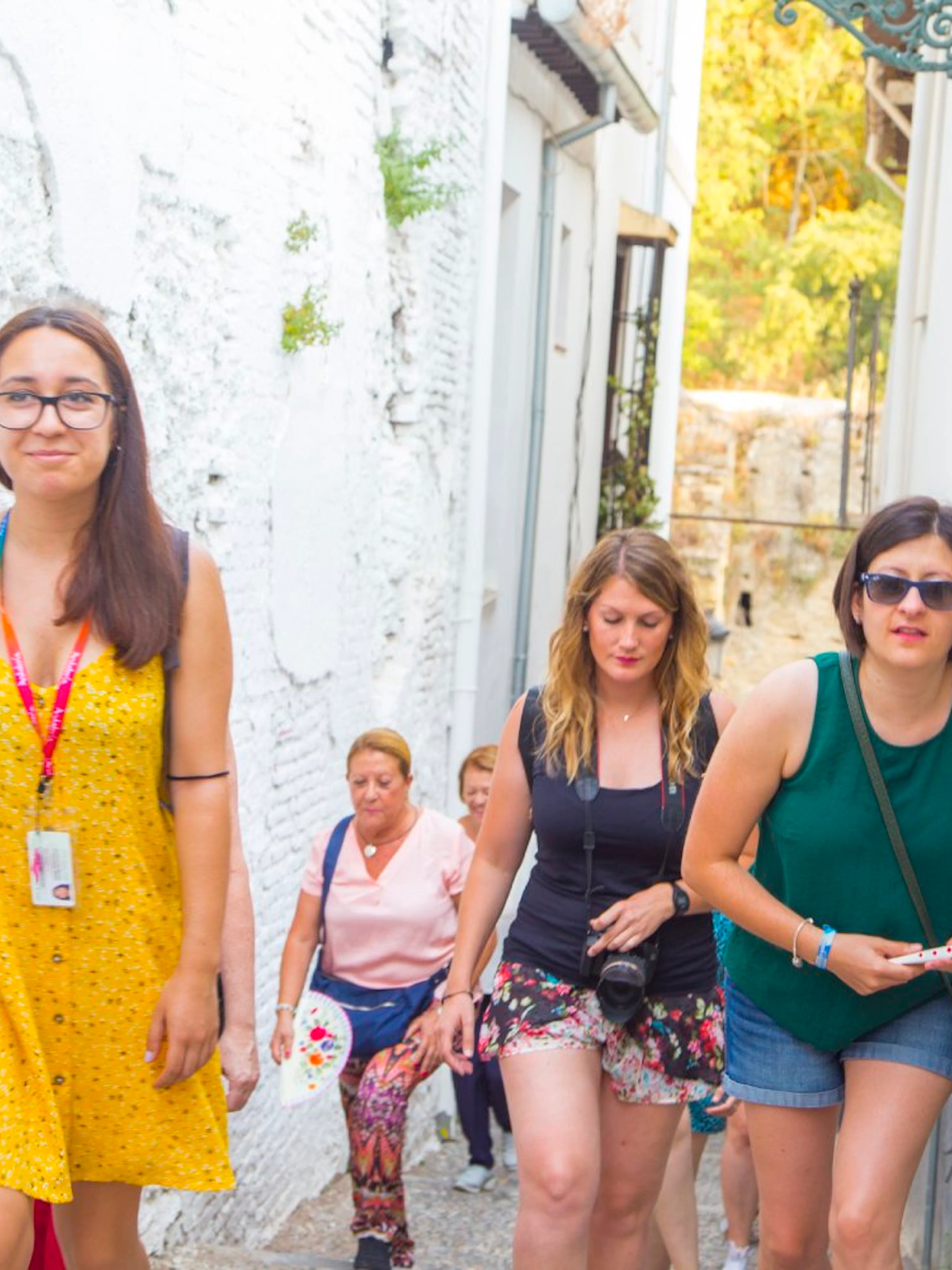 Tour guide leading tourists through narrow streets in Granada.