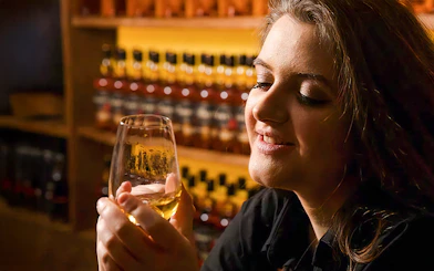 Guest enjoying a drink at the Irish Whiskey Museum.