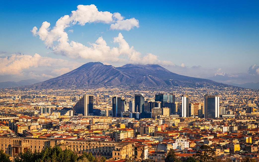 Naples cityscape with Mount Vesuvius in the background, related to Artecard Napoli.