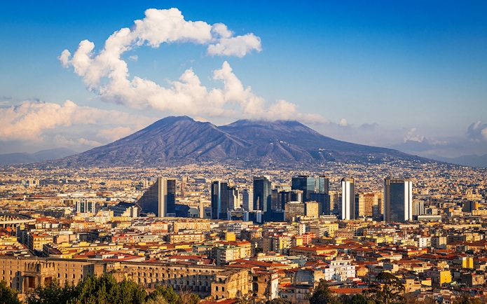 Naples cityscape with Mount Vesuvius in the background, related to Artecard Napoli.