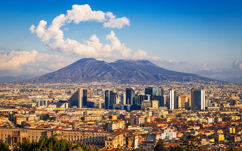 Naples cityscape with Mount Vesuvius in the background, related to Artecard Napoli.