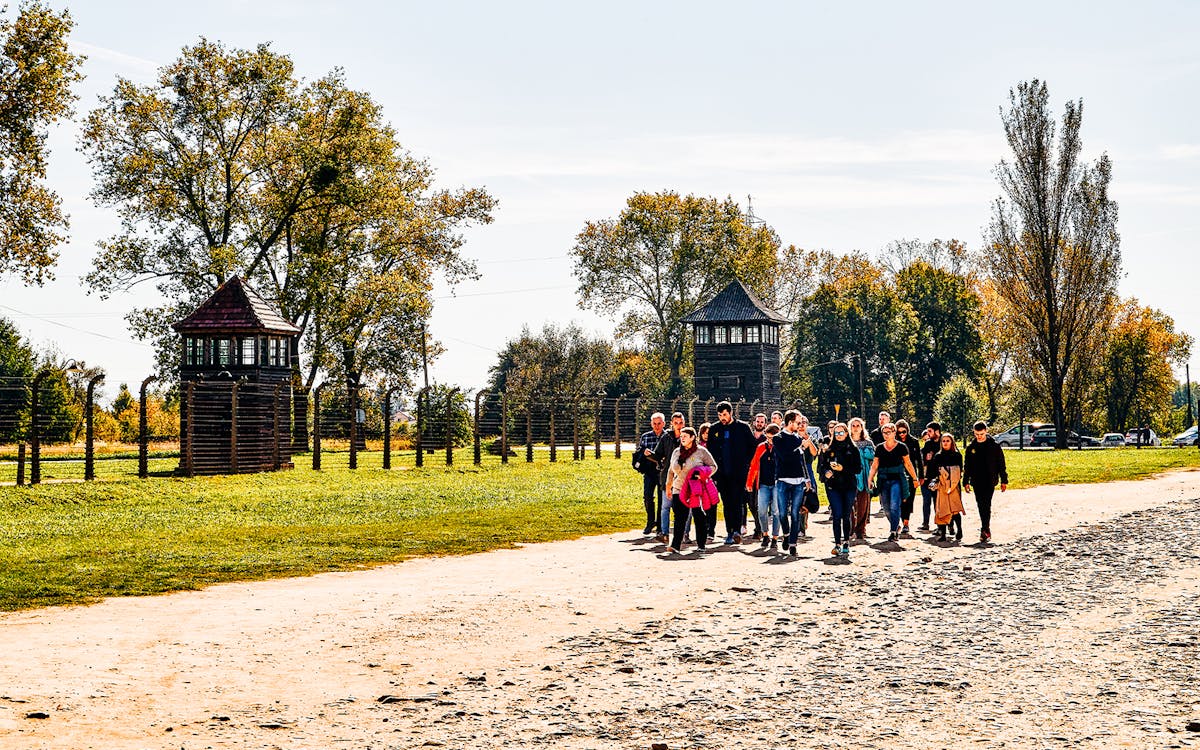 visita guiada a auschwitz-birkenau com passeio noturno pela cidade antiga da cracóvia-8 visita guiada a auschwitz-birkenau com passeio noturno pela cidade antiga da cracóvia-8