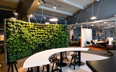 Pearl Lounge seating area with green wall at Stockholm Arlanda Airport Terminal 2.