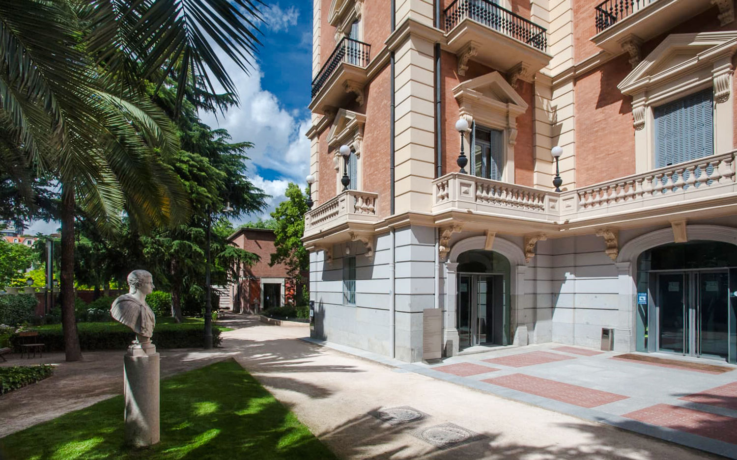 Museo Lázaro Galdiano entrance with garden and statue in Madrid.