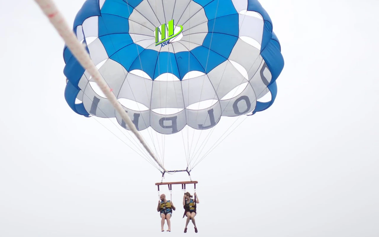 Parasailing-Erlebnis über dem Meer bei Nusa Dua inklusive Ausrüstung und Abholung vom Hotel — 9