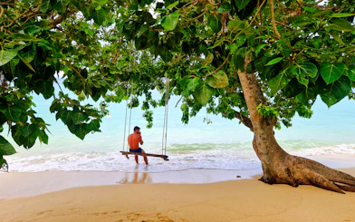 From Koh Lanta: 4 Islands Longtail Boat Tour with Emerald Cave