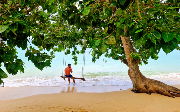 From Koh Lanta: 4 Islands Longtail Boat Tour with Emerald Cave