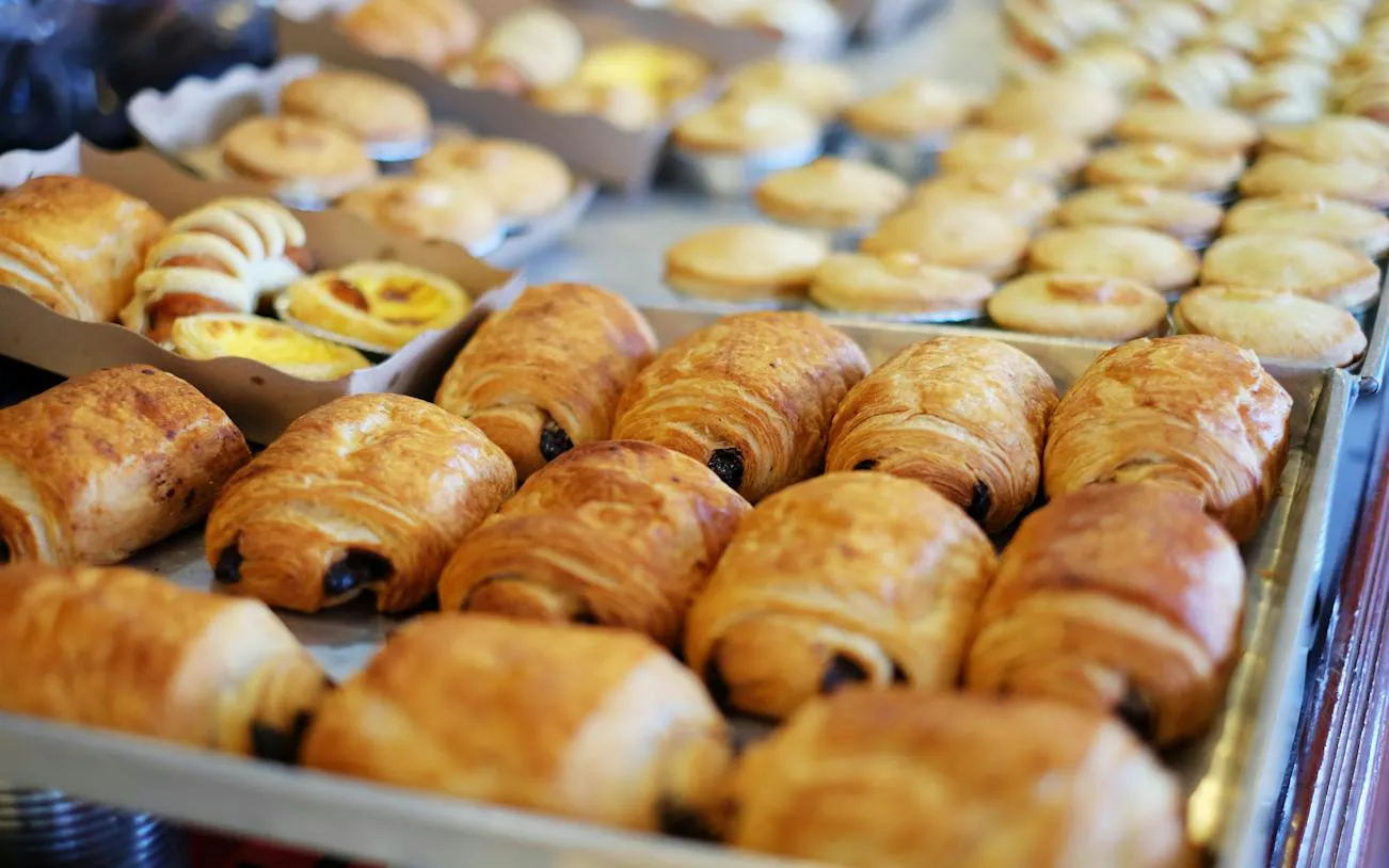 Paris Montmartre Small-Group Food Tour with Brasserie Dinner