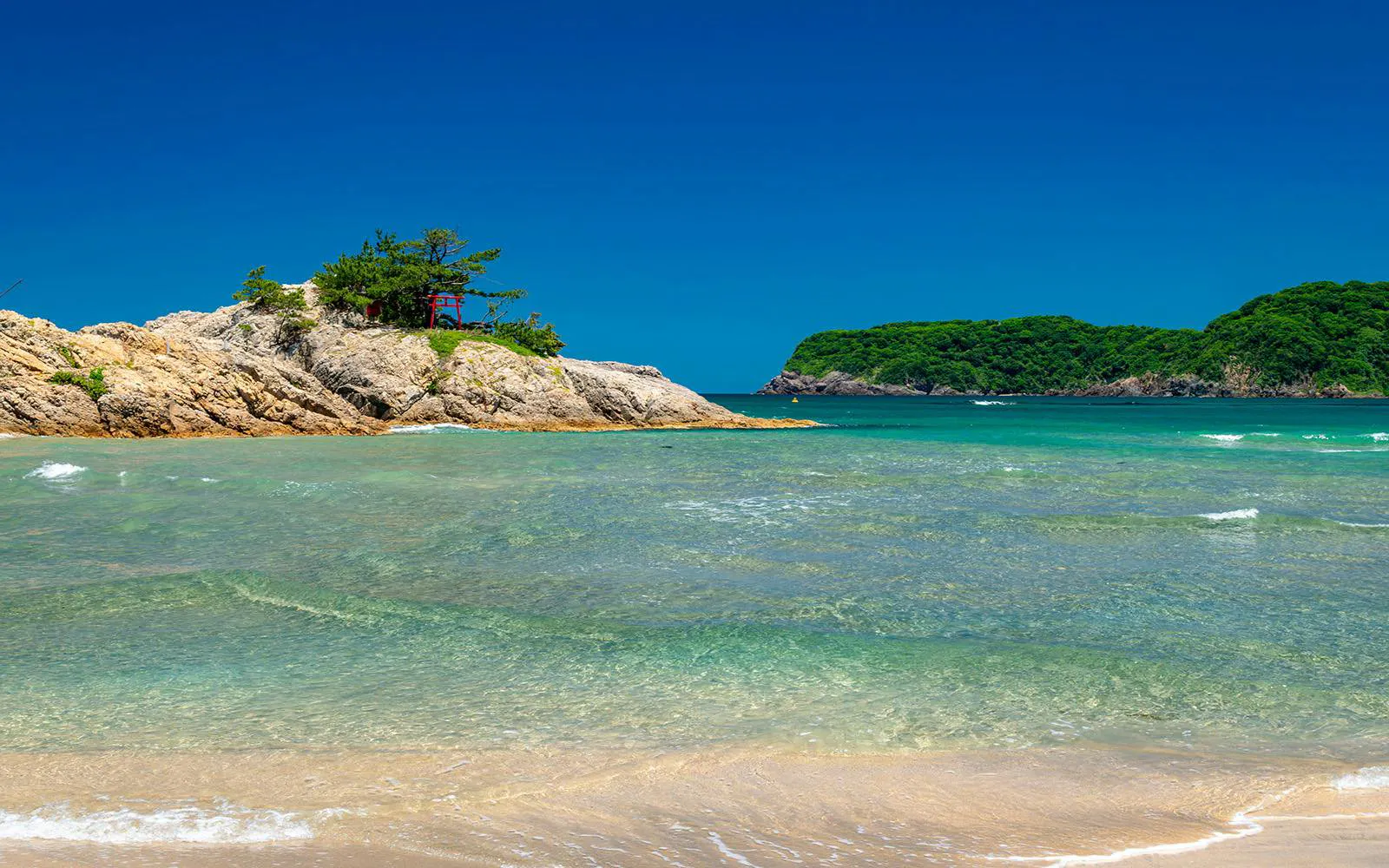 Mukojima Island and Haneo Cape with clear sea at Uradome Coast, Tottori, Japan.