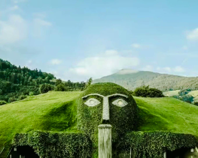From Salzburg: Private Innsbruck, Swarovski Crystal Worlds & Nordkette Day Trip (Product 56182)