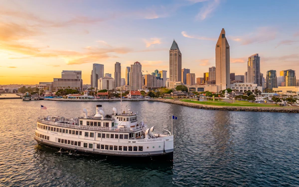 San Diego Premier Dinner Cruise with Plated Dinner & Live DJ