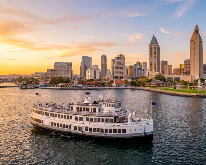 San Diego Premier Dinner Cruise with Plated Dinner & Live DJ (Product 55459)