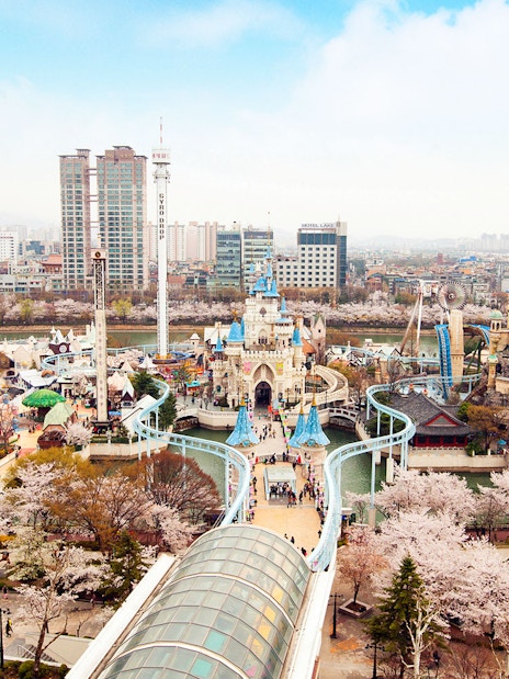 Lotte World amusement park and Seoul cityscape view from Seoul Sky Observatory.