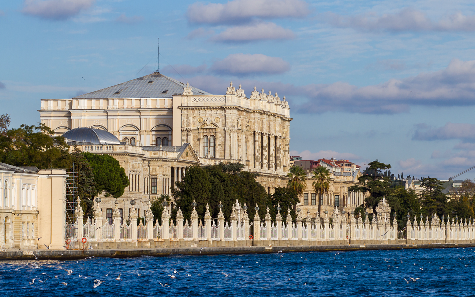 Дворец Долмабахче