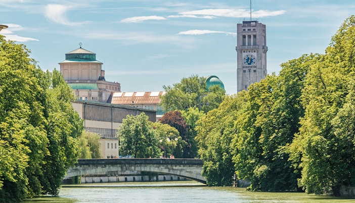 Deutsches Museum exterior with visitors in Munich, Germany.