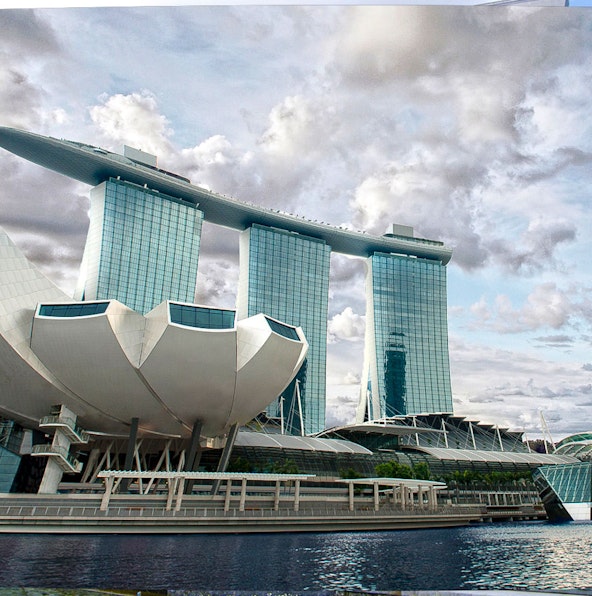 A Guide to one of the most luxurious hotels in the World – Marina Bay Sands Singapore