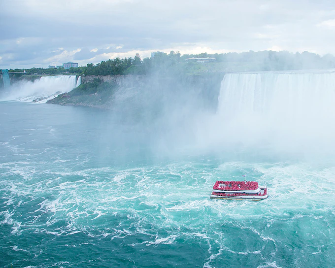 From Toronto: Niagara Falls Evening Sightseeing Tour with Round-Trip Transportation