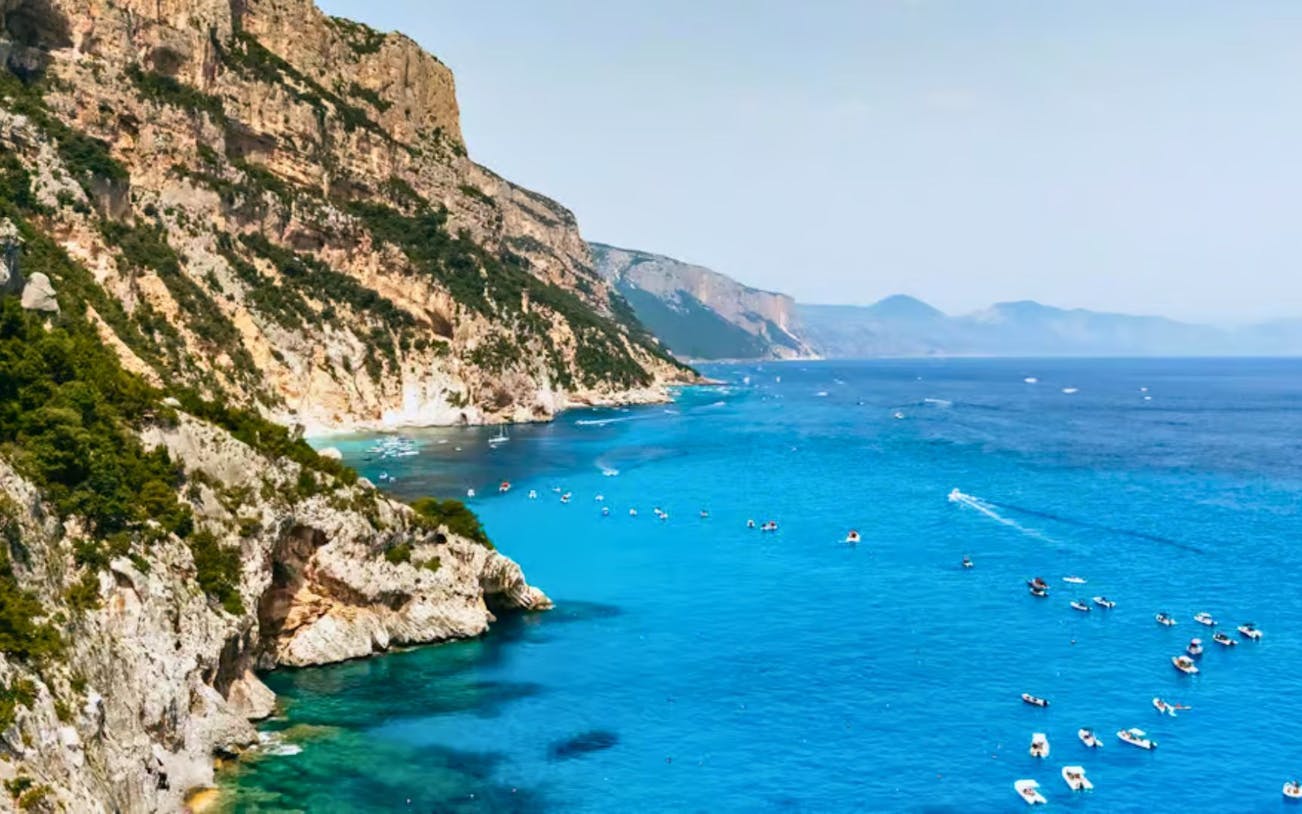 desde cala gonone: excursión guiada en lancha a las playas del golfo de orosei con esnórquel y aperitivo-1