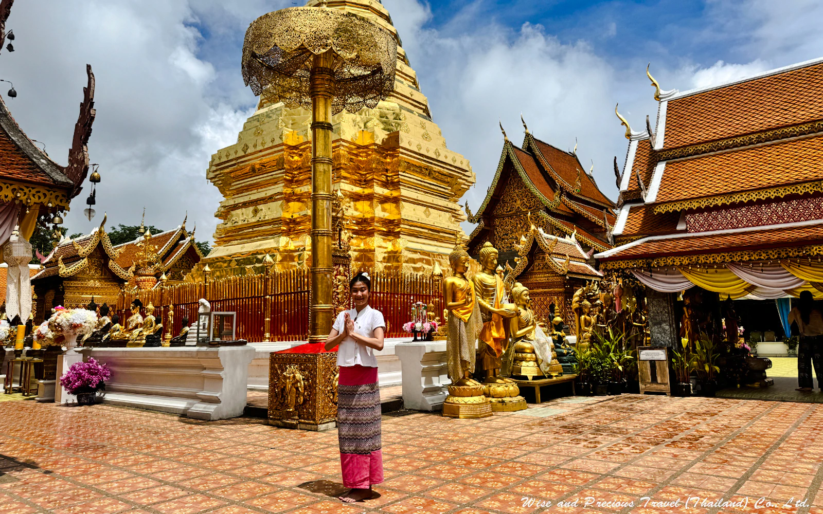 From Chiang Mai: Doi Suthep Temple and Wat Pha Lat Private Van Charter for Up to 8 Passengers Image 2