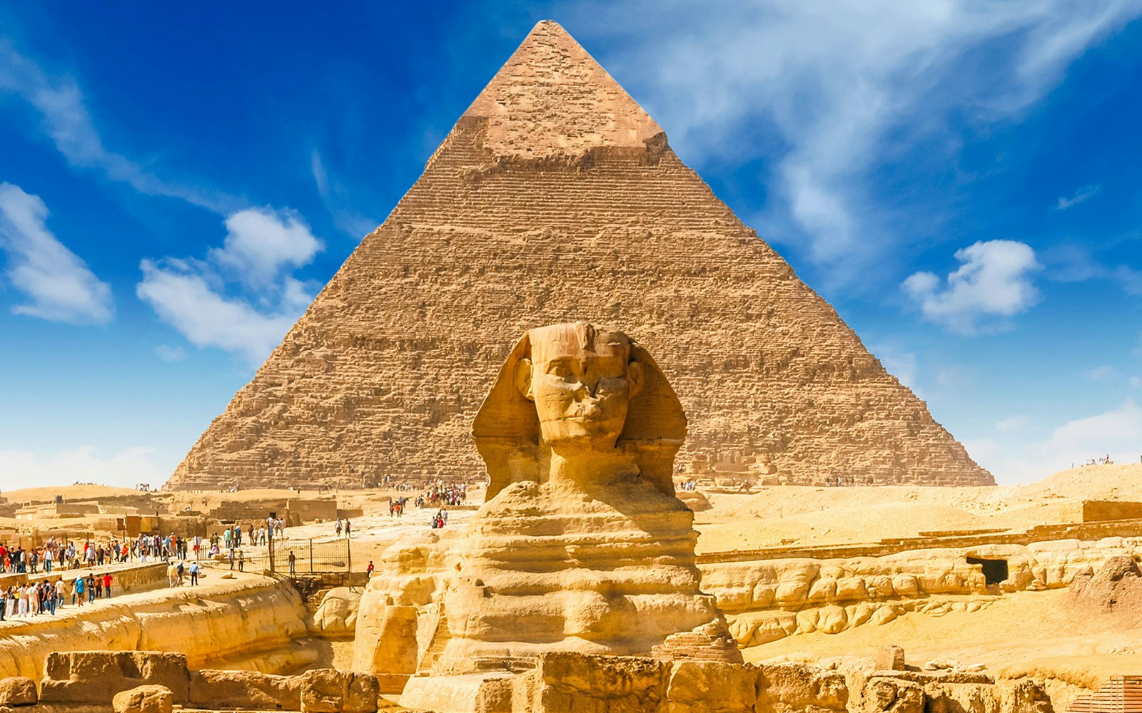 Sphinx and Pyramid of Giza in Cairo, Egypt.
