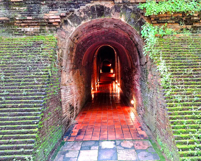 Chiang Mai Temples Small-Group Guided Tour with Wat Umong Entry
