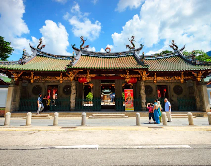 Thian Hock Keng Temple entrance on Singapore city sightseeing tour.