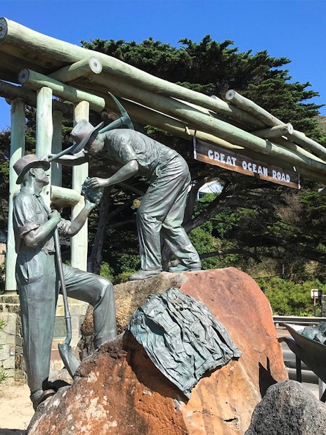 Great Ocean Road Memorial Arch with worker statues, Australia.