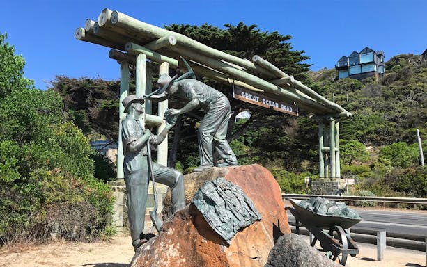 Great Ocean Road Memorial Arch with worker statues, Australia.