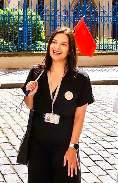 Tour guide speaking to tourists during Jewish Quarter tour.