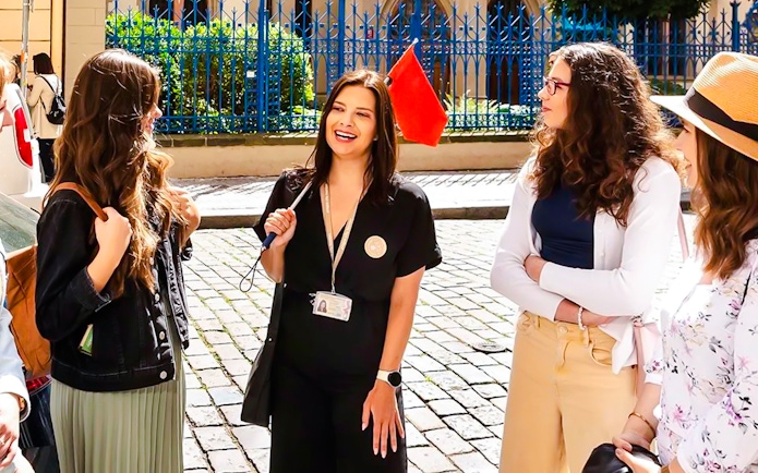 Tour guide speaking to tourists during Jewish Quarter tour.