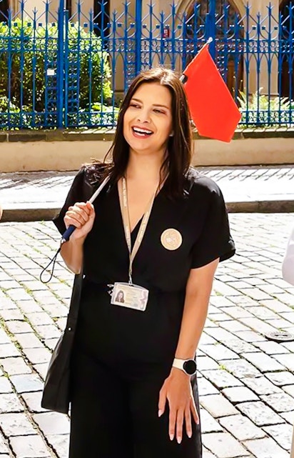 Tour guide speaking to tourists during Jewish Quarter tour.
